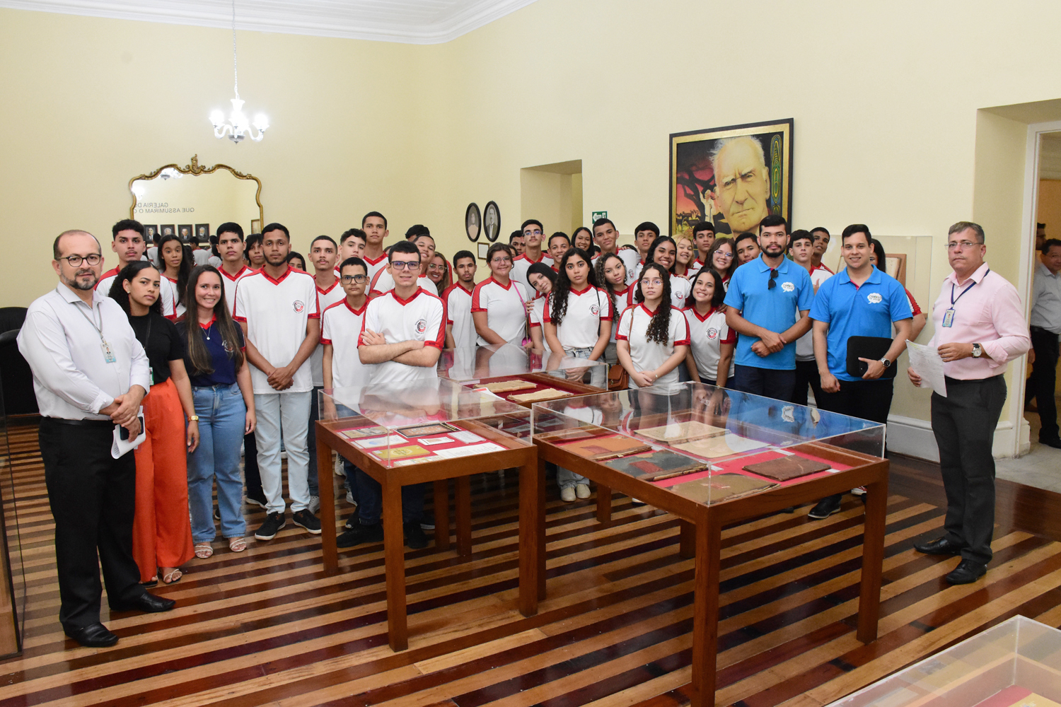 Alunos do Sistema Dinâmico vivenciam o Poder Público por dentro em visita à Assembleia Legislativa e ao Tribunal de Justiça da Paraíba
